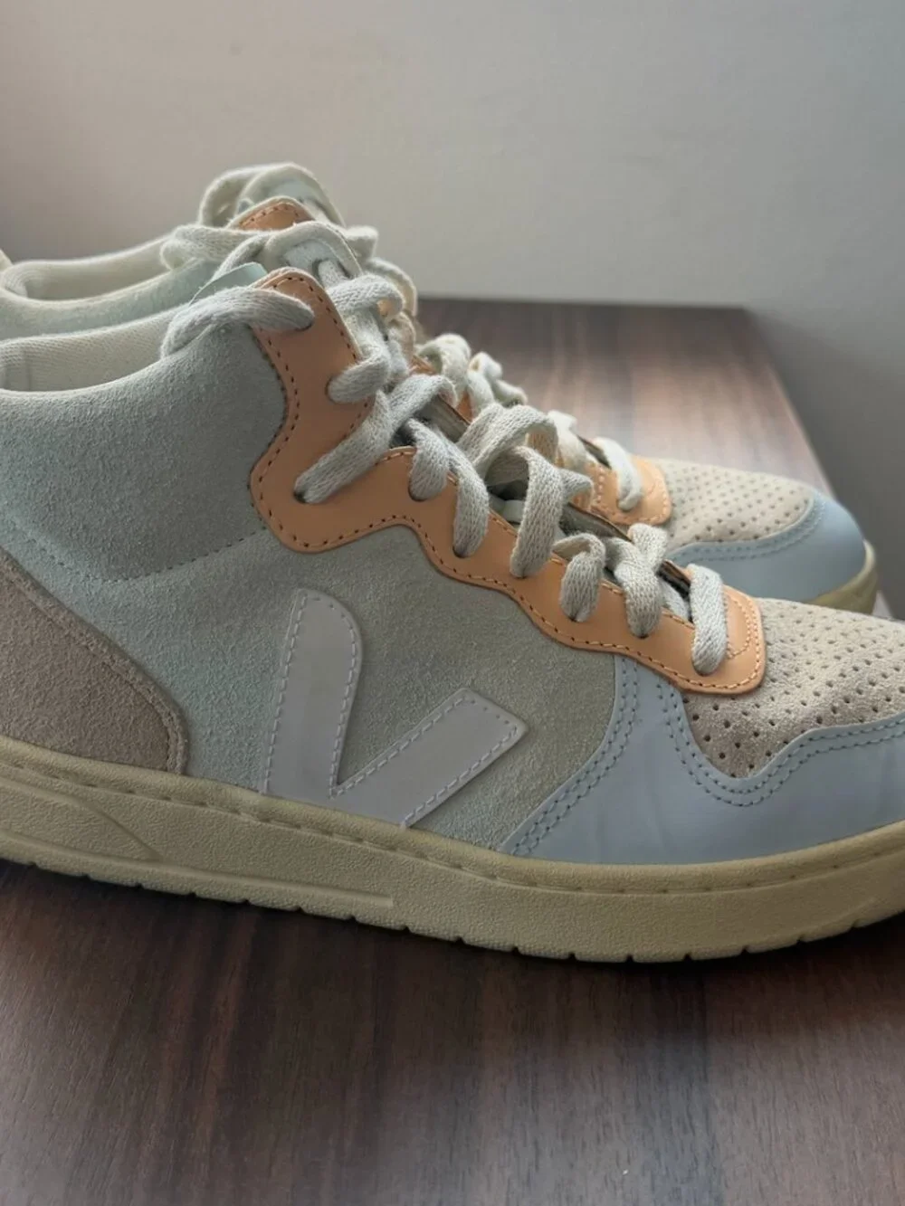 Vejas Womens V-15 Mid Top Sneaker